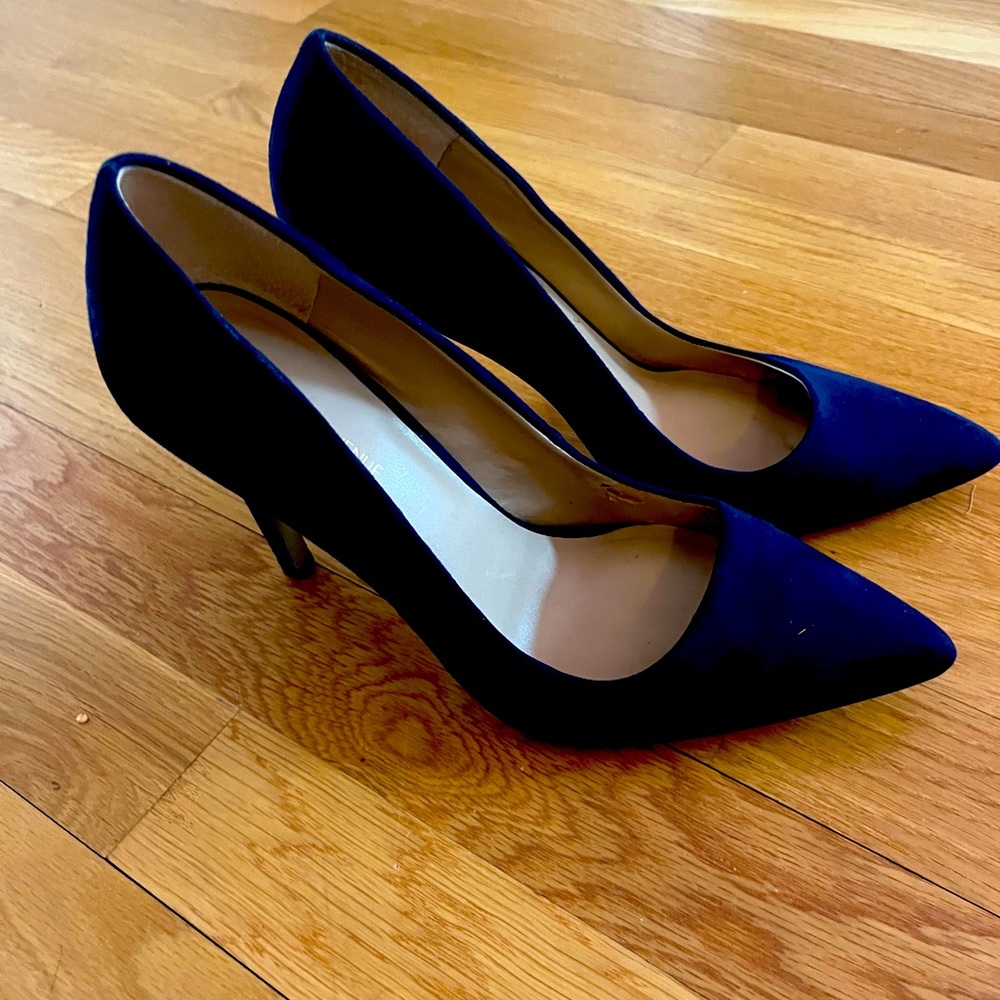 Saks Fifth Avenue navy heels 7.5